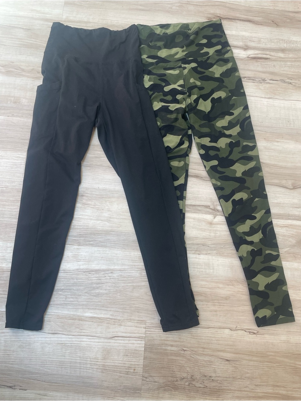 2 pairs-Women’s Camo High-Waist Leggings - Green Camo and black